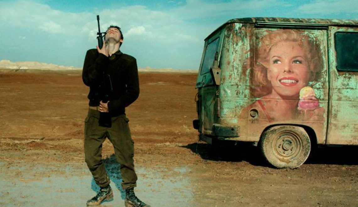 Abbildung des Kino Posters zum Kinofilm Foxtrot von 2017 Abbildung des Kino Posters zum Kinofilm - Foxtrot - 2017