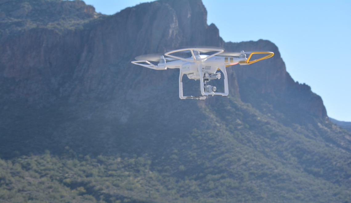 Drone in the Mountains of Arizona - ajgwynn - pixabay Abbildung von Drohne in den Bergen