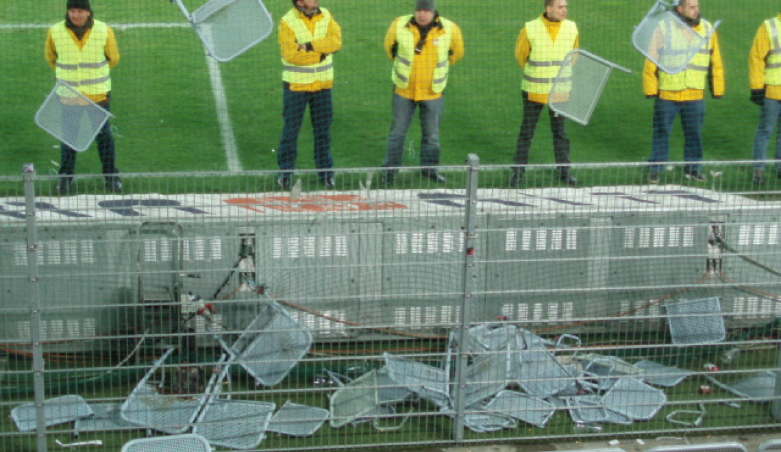 Foto Ausschreitungen im Stadion von lembagg auf Flickr - CC BY NC ND 2 Foto von Ausschreitungen im Stadion