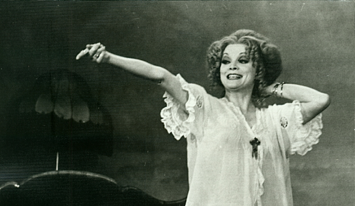 Karin Ugowski, Berliner Volksbühne 1969 - Copy right un poco Artist Office Die Schauspielerin Karin Ugowski auf der Bühne der Berliner Volksbühne