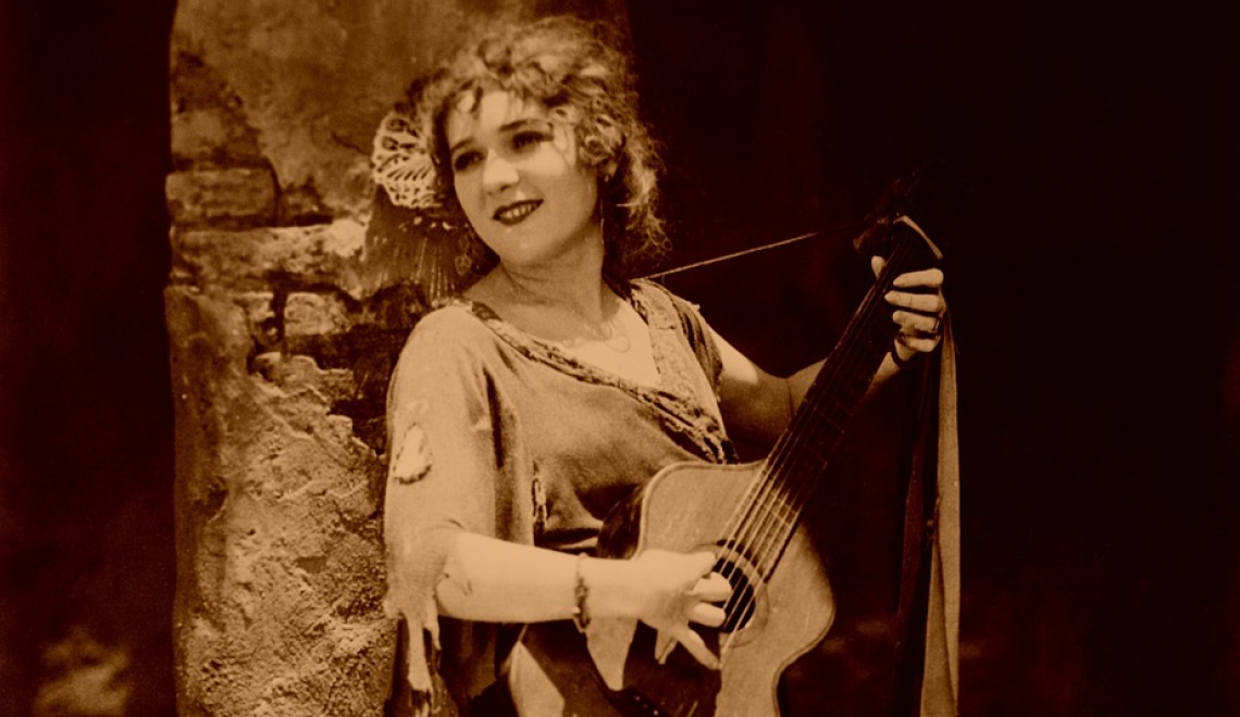 Mary Pickford Guitar - Perlinator - Pixabay Abbildung von der Schauspielerin Mary Pickford mit Gitarre