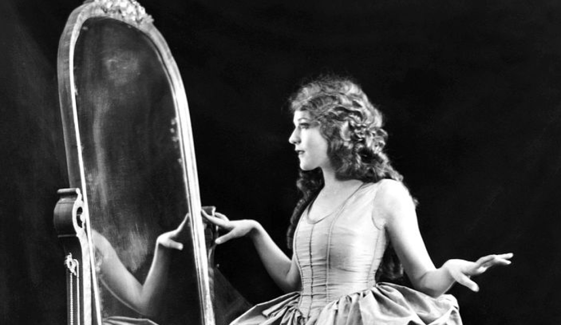 Mary Pickford Ziegfeld - Alfre Cheney Johnston - Wikimedia Commons Abbildung der Schauspielerin Mary Pickford