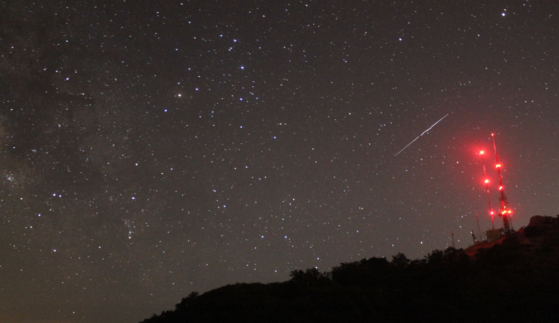 Meteorite Trail - Photo by Ben Goodwin - from Flickr - CC BY-SA 2.0 Abbildung von einem Meteoritenschweif