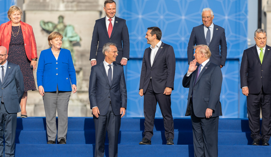 NATO Treffen 2018 mit Merkel und Trump | Bild zum Artikel auf interscenar.io
