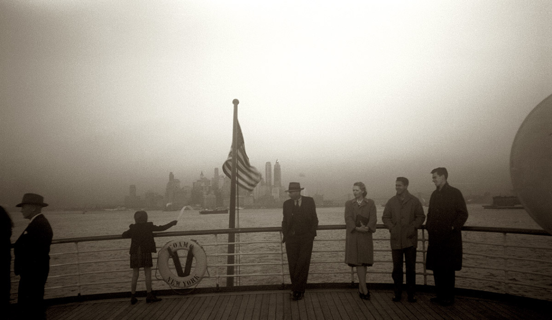 New York December 1941 - Charles W. Cushman - Indiana University Archives Abbildung von ankommenden Einwanderern, New York der 1940er