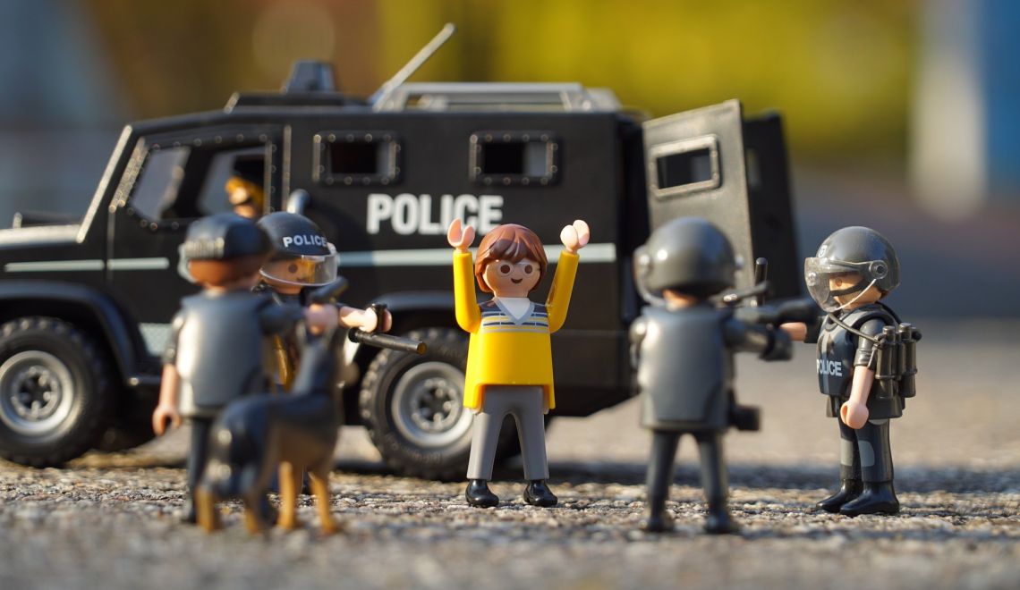 Police crime scene - fudowakira0 - pixabay Abbildung von Playmobil Polizei Figuren