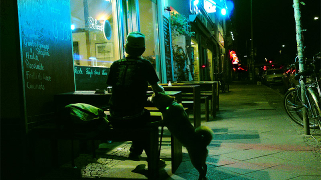 Abbildung von Schnellrestaurant in Kreuzberg bei Nacht