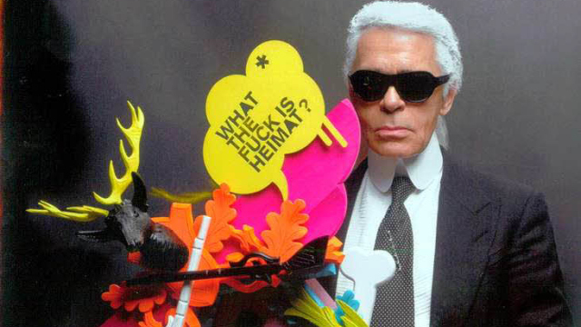 Karl Lagerfeld mit einer Uhr von Stefan Strumbel
