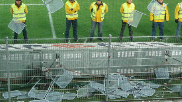 Foto von Ausschreitungen im Stadion