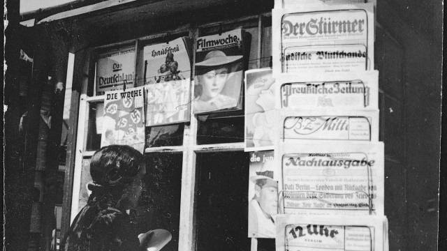 Abbildung eines Zeitungsstands in Danzig 1937
