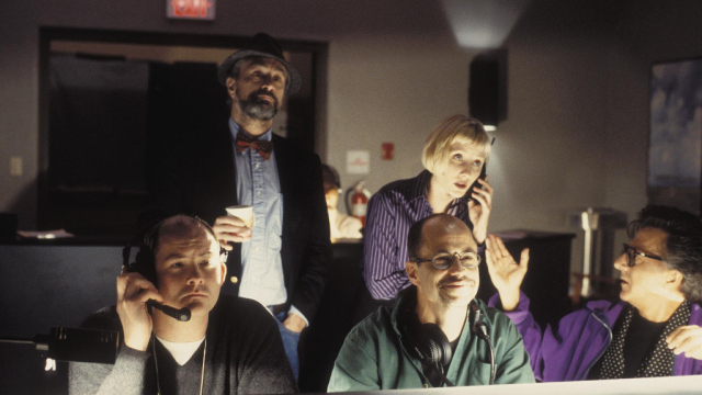 Abbildung eines Filmausschnitts des BluRay DVD Covers zum Kinofilm - Wag The Dog - 1997