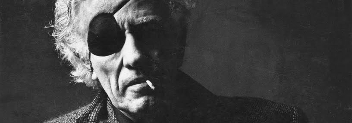 Abbildung von Nicholas Ray mit Augenklappe und Zigarette