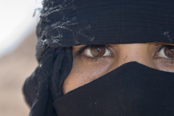Abbildung von Frau mit Kopftuch