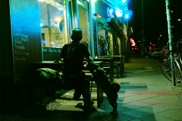 Abbildung von Schnellrestaurant in Kreuzberg bei Nacht