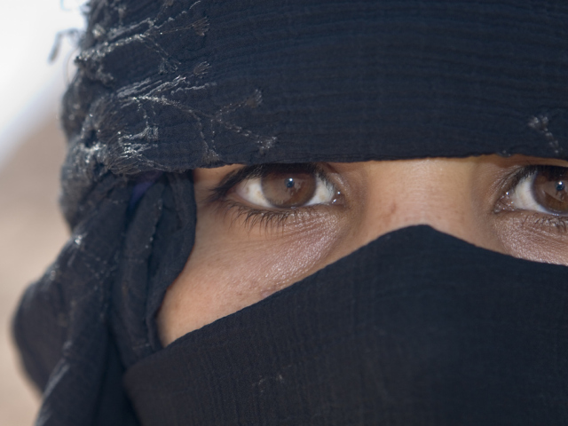 Abbildung von Frau mit Kopftuch